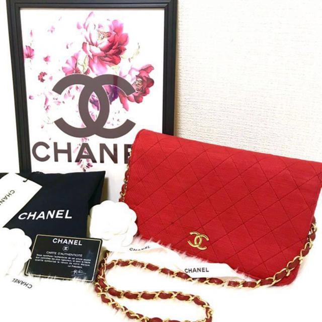 CHANEL(シャネル)のシャネル　バッグ赤チェーン　ゆう様専用 レディースのバッグ(ショルダーバッグ)の商品写真