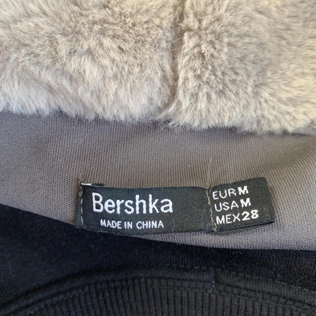 Bershka(ベルシュカ)のファーコート レディースのジャケット/アウター(毛皮/ファーコート)の商品写真