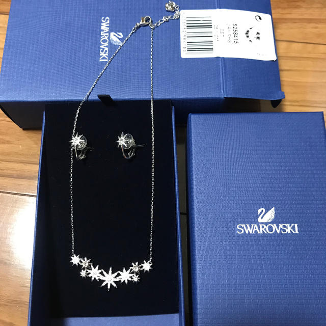 Swarovski イヤリングとネックレス、新品