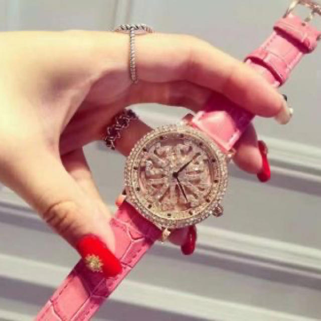 ぐるぐるレディース腕時計 レディースのファッション小物(腕時計)の商品写真