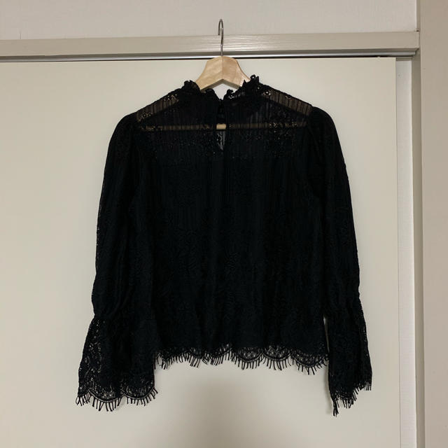 w closet(ダブルクローゼット)のw closet ダブルクローゼット　刺繍レースシャーリングブラウス　長袖 レディースのトップス(シャツ/ブラウス(長袖/七分))の商品写真