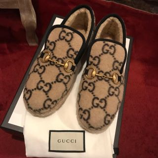 Gucci - GUCCI グッチ 靴 グッチ柄 ローファーの通販