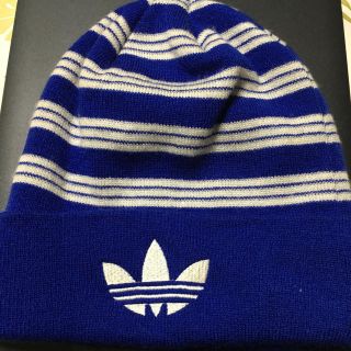 アディダス(adidas)のadidasのニットの帽子(ニット帽/ビーニー)