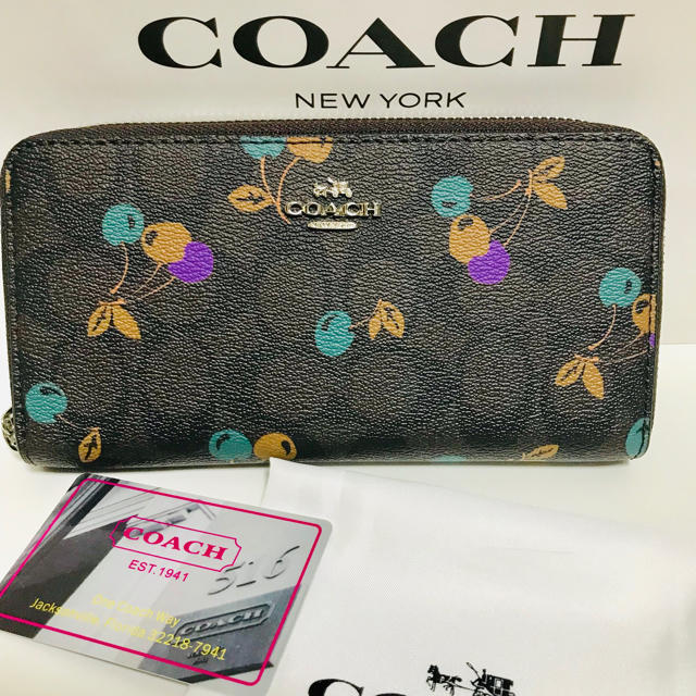 COACH(コーチ)の【大人気】チェリー  COACH コーチ 長財布 レディースのファッション小物(財布)の商品写真