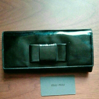 ミュウミュウ(miumiu)のミュウミュウエナメル財布(財布)
