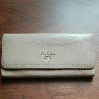 プラダ(PRADA)のプラダ長財布ベージュ(長財布)