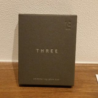 スリー(THREE)のthreeシマリンググロ－デュオ(フェイスカラー)