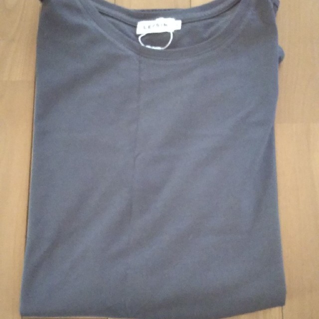 LEPSIM(レプシィム)のラウンドヘムロングTシャツ　

 レディースのトップス(カットソー(長袖/七分))の商品写真