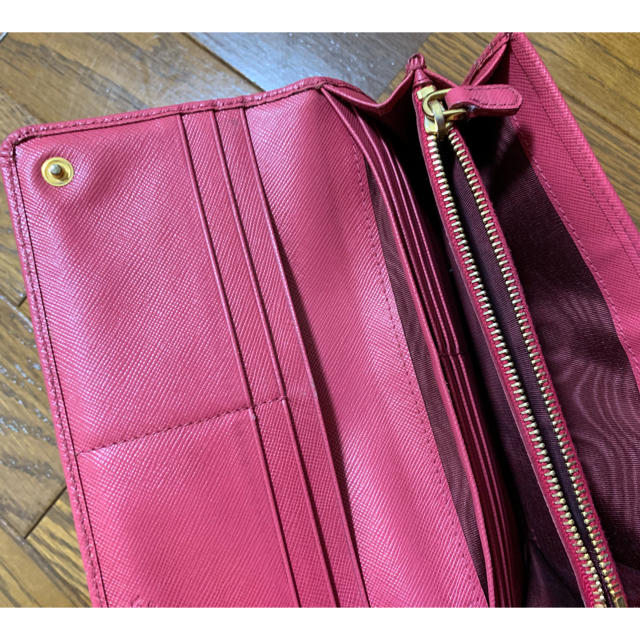 PRADA(プラダ)のプラダ ピンク 長財布 使用感あり 正規品 レディースのファッション小物(財布)の商品写真