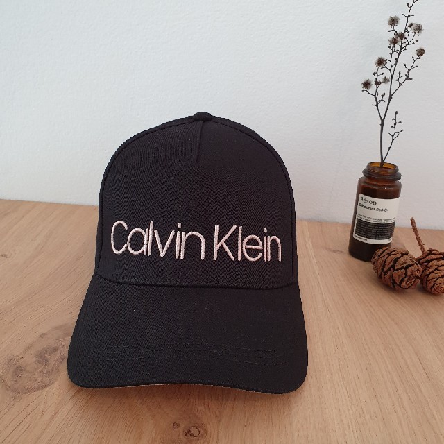 Ron Herman(ロンハーマン)のカルバンクライン　Calvin Klein　帽子　キャップ　ロゴ　黒　ジム　運動 レディースの帽子(キャップ)の商品写真