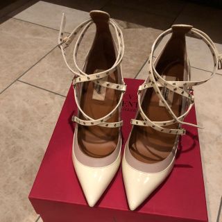 ヴァレンティノ(VALENTINO)のヴァレンティノ　パンプス　白　未使用(ハイヒール/パンプス)