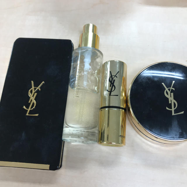 Yves Saint Laurent Beaute(イヴサンローランボーテ)のイヴサンローラン化粧品セット コスメ/美容のベースメイク/化粧品(その他)の商品写真