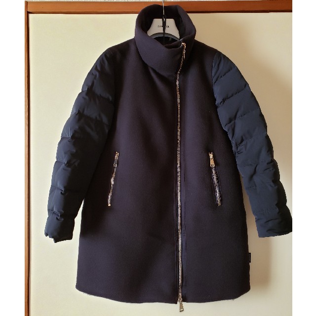 MONCLER(モンクレール)のlLJK様専用ページ★　MONCLER★ダウンコート★ネイビー★M★ レディースのジャケット/アウター(ダウンコート)の商品写真