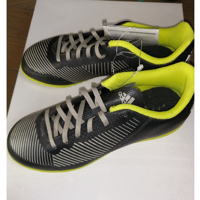 adidas(アディダス)のアディダス　サッカー　トレーニングシューズ　タブレイロTFJ 22.5cm 新品 スポーツ/アウトドアのサッカー/フットサル(シューズ)の商品写真