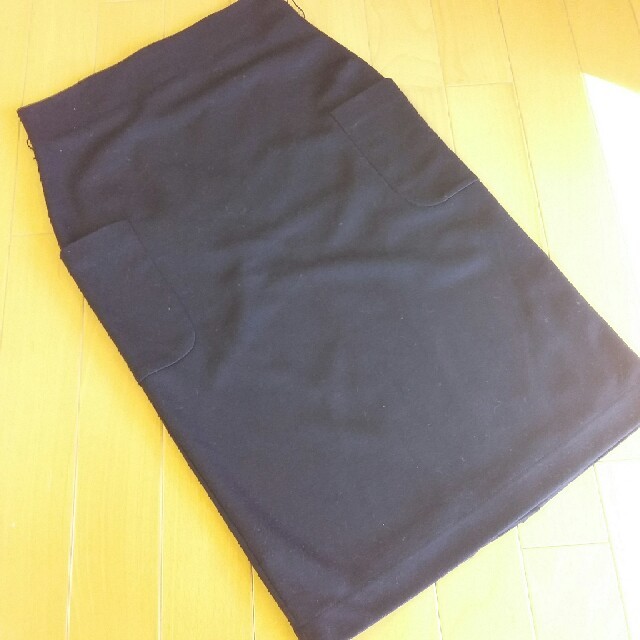 EMODA(エモダ)のエモダ　黒　ハイウエスト　タイト　スカート レディースのスカート(ひざ丈スカート)の商品写真