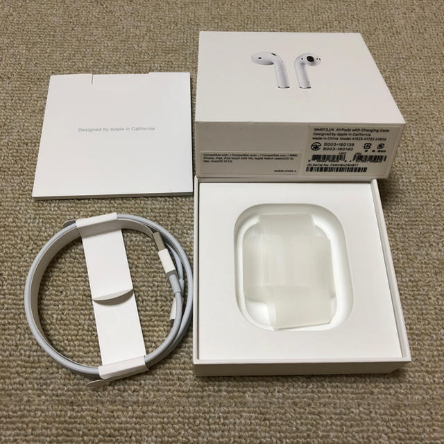 Apple(アップル)の【Apple】AirPods スマホ/家電/カメラのオーディオ機器(ヘッドフォン/イヤフォン)の商品写真