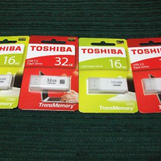 トウシバ(東芝)の【匿無配】東芝ＵＳＢメモリ１６ＧＢＸ２＋３２ＧｂＸ２合計４本セット(PC周辺機器)