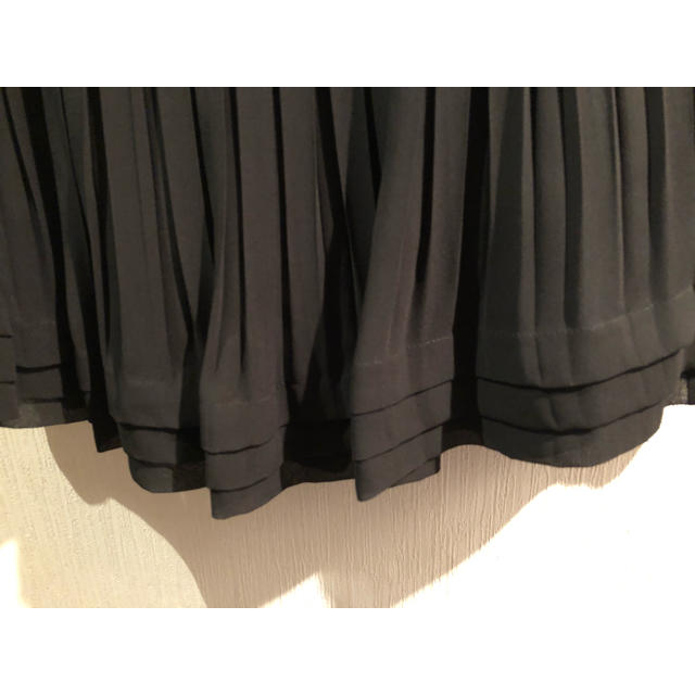 COMME CA ISM(コムサイズム)のほぼ未使用　コムサイズム　プリーツスカート　黒 レディースのスカート(ひざ丈スカート)の商品写真