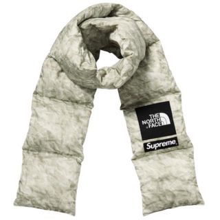 シュプリーム(Supreme)の(F) Supreme TNF Paper Print Down Scarf(マフラー)