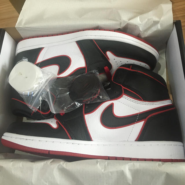 NIKE(ナイキ)のアトモス 購入　27cm aj1 black/red ブラッドライン メンズの靴/シューズ(スニーカー)の商品写真