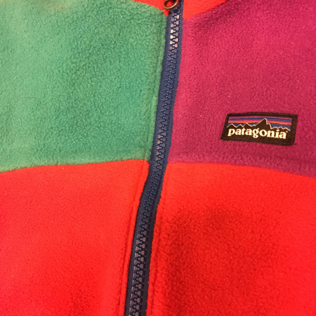 patagonia(パタゴニア)のPatagonia リバーシブルアウター キッズ/ベビー/マタニティのベビー服(~85cm)(ジャケット/コート)の商品写真