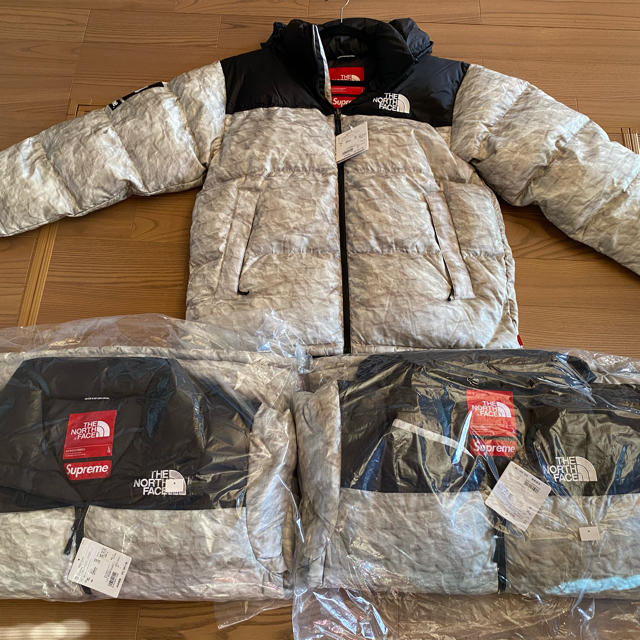 Supreme(シュプリーム)のThe North Face Paper Print Nuptse Jacket メンズのジャケット/アウター(ダウンジャケット)の商品写真