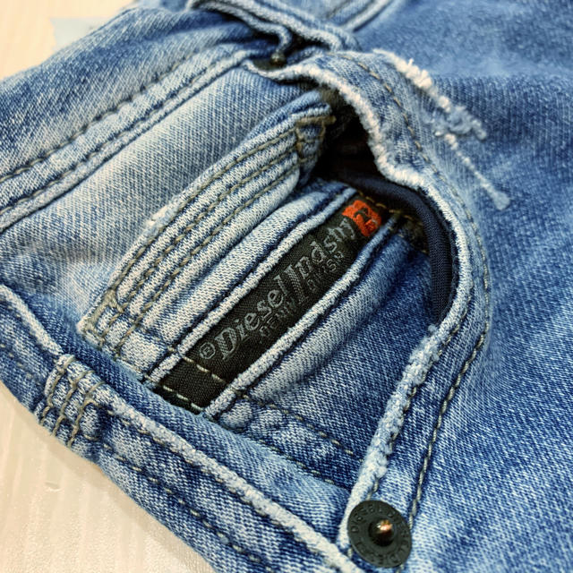 DIESEL(ディーゼル)のDIESEL KIDS キッズ/ベビー/マタニティのキッズ服男の子用(90cm~)(パンツ/スパッツ)の商品写真