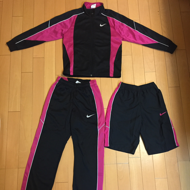 Nike ナイキ 子供用ジャージ 女子 上下セット130 140 Sサイズの通販 By Himawari S Shop ナイキ ならラクマ