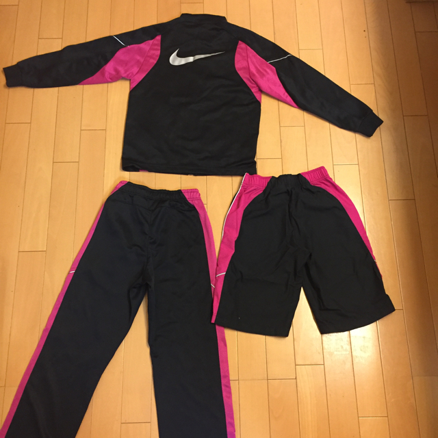 NIKE 子供用アウター　Sサイズ…１４０センチ