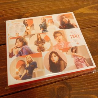 【美品】「＆TWICE（初回限定盤B）」カード、サナのステッカー付き(K-POP/アジア)