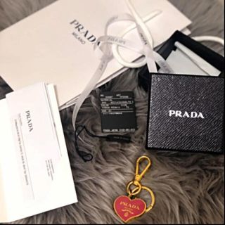 プラダ(PRADA)の付属品あり キーホルダー キーリング ピンク(キーホルダー)