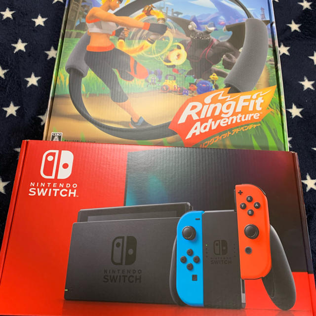 任天堂　新型スイッチ　Switch　本体　とフィットネスアドベンチャーのセット