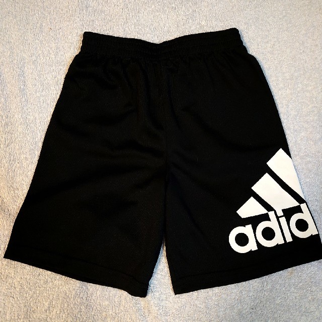 adidas(アディダス)のadidas ハーフパンツ 6 (ブラック) キッズ/ベビー/マタニティのキッズ服男の子用(90cm~)(パンツ/スパッツ)の商品写真