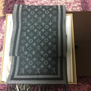 ルイヴィトン(LOUIS VUITTON)のルイヴィトン、LOGOマフラー！グレー×シルバー！美品！(マフラー/ショール)