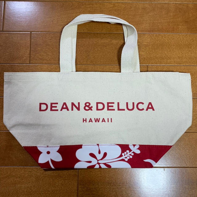 DEAN & DELUCA(ディーンアンドデルーカ)のDEAN&DELUCA ディーン&デルーカ 赤ハイビスカストート ハワイ限定 レディースのバッグ(トートバッグ)の商品写真