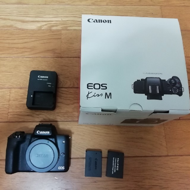 Canon(キヤノン)のキャノン EOS KISS M スマホ/家電/カメラのカメラ(ミラーレス一眼)の商品写真