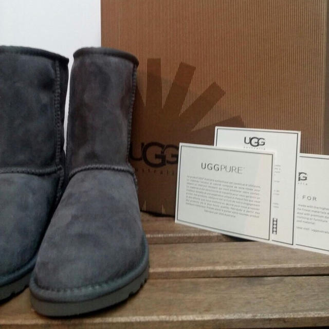 UGG(アグ)のUGG クラシックショート US8 灰 レディースの靴/シューズ(ブーツ)の商品写真