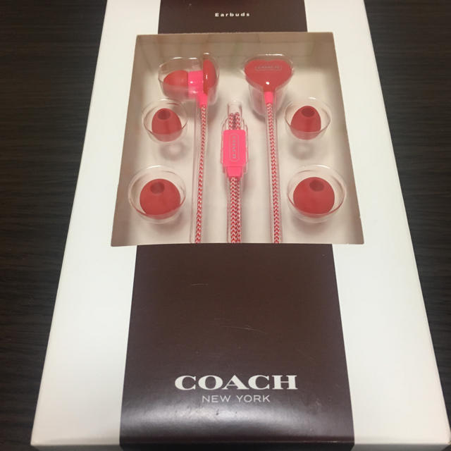 COACH(コーチ)のCOACH イヤホン スマホ/家電/カメラのオーディオ機器(ヘッドフォン/イヤフォン)の商品写真