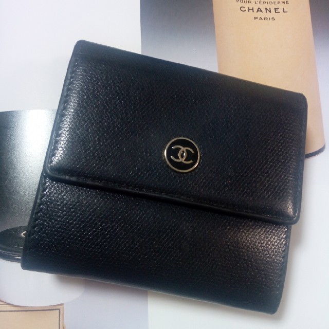 CHANEL ココボタン Wホック折り財布