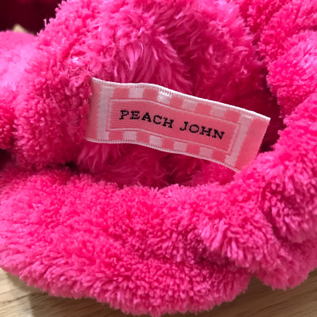 PEACH JOHN(ピーチジョン)の♡ピーチジョン新品未使用ふわふわヘアバンド♡ レディースのヘアアクセサリー(ヘアバンド)の商品写真