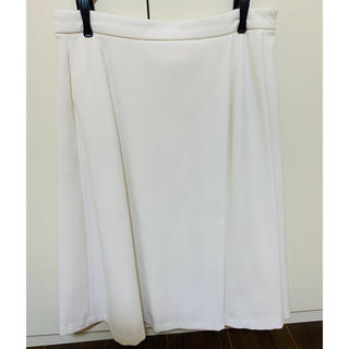 エムプルミエ(M-premier)のMーPREMIER 白のフレアスカート　38 美品(ひざ丈スカート)