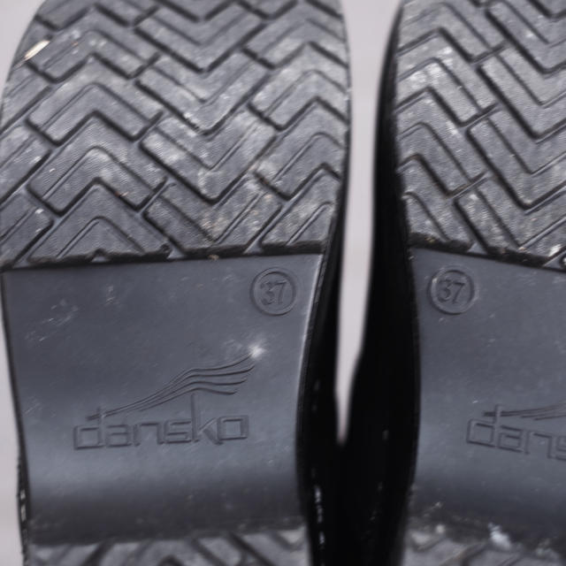 dansko(ダンスコ)のdansko Professional oiled 黒 37 レディースの靴/シューズ(サンダル)の商品写真