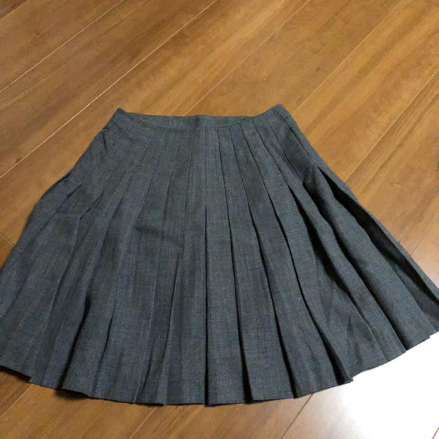 INED(イネド)のイネド　プリーツスカート　M  中古　グレー　巻きスカート　INED レディースのスカート(ひざ丈スカート)の商品写真