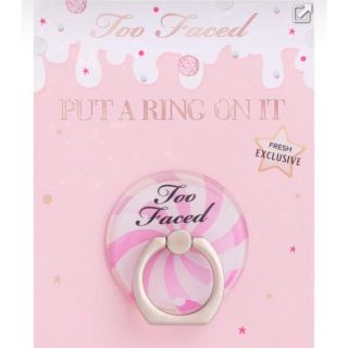 トゥフェイス(Too Faced)のトゥーフェイスド・アメニティ・スマホリング(スマホストラップ/チャーム)