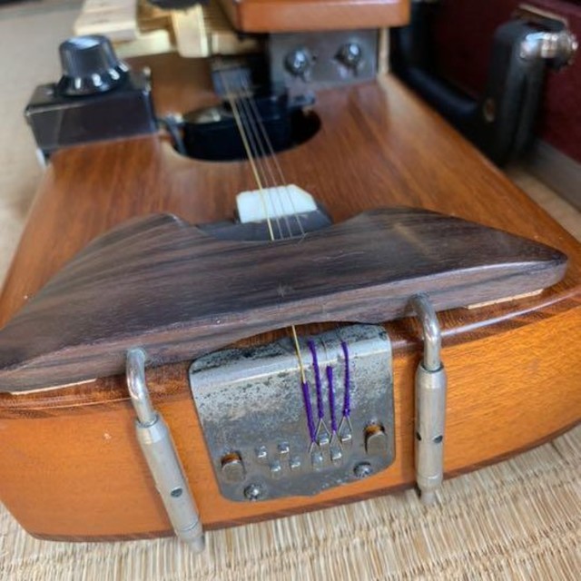 全音 高級 エレキ大正琴アカシア

 楽器の和楽器(大正琴)の商品写真