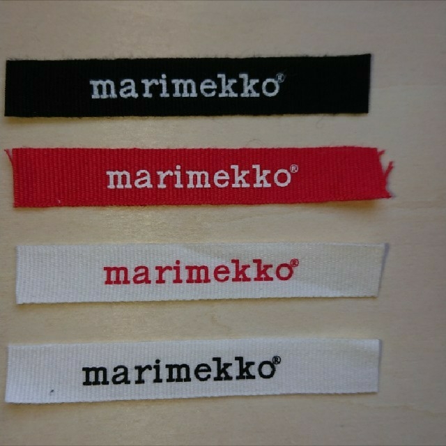 marimekko(マリメッコ)のマリメッコ ロゴ リボン ハンドメイドの素材/材料(各種パーツ)の商品写真