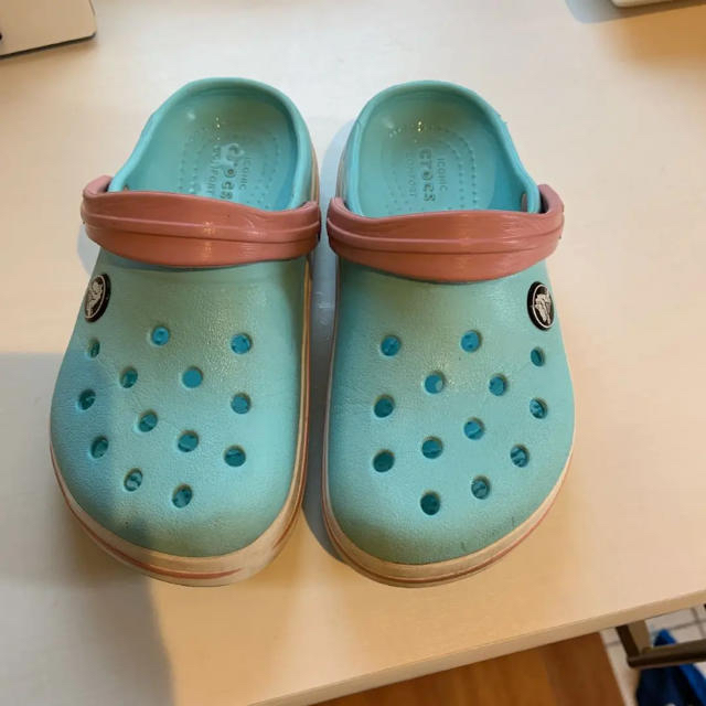 crocs(クロックス)の値下げ★クロックス  18センチ ICE BLUE キッズ/ベビー/マタニティのキッズ靴/シューズ(15cm~)(サンダル)の商品写真