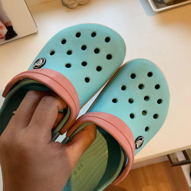 crocs(クロックス)の値下げ★クロックス  18センチ ICE BLUE キッズ/ベビー/マタニティのキッズ靴/シューズ(15cm~)(サンダル)の商品写真