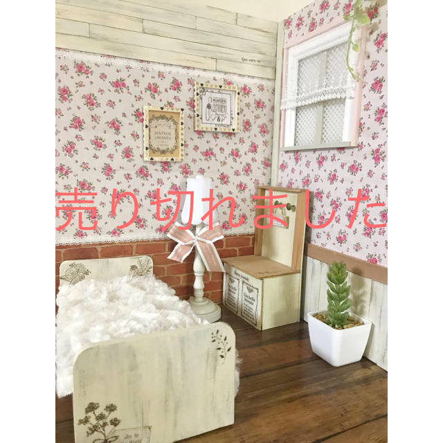 【日本限定モデル】  花柄木製ドールハウス　ベッドルーム　アンティーク系 ミニチュア