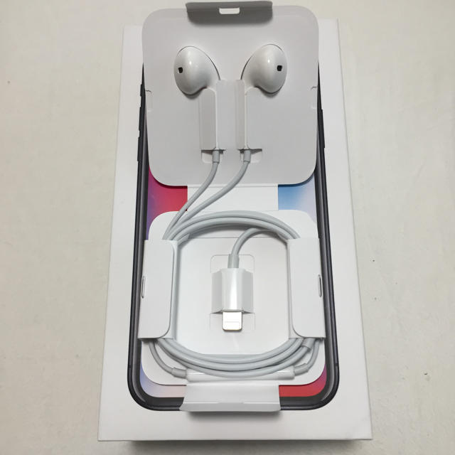 Apple(アップル)のイヤホン スマホ/家電/カメラのオーディオ機器(ヘッドフォン/イヤフォン)の商品写真